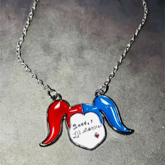"THE PUDDIN' SPECIAL!" HARLEY QUIIN NECKLACE & KEYCHAIN GIFT SET BRAND NEW! - Picture 3 of 6